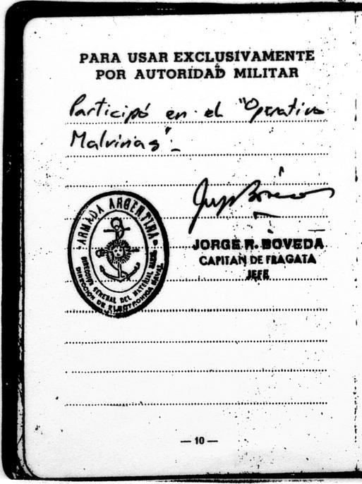 Imagen de la pg. 10 de un DNI "tipo libreta" verde, donde el Cap. Jorge R. B&oacute;veda certifica la participaci&oacute;n en el "Operativo Malvinas" - Fuente: Daniel G. Gionco