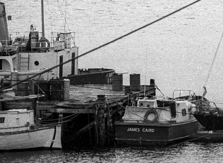 Foto de la lancha de reconocimiento J. Caird en la isla Soledad, durante la Guerra de las Malvinas - Fuente: Telam