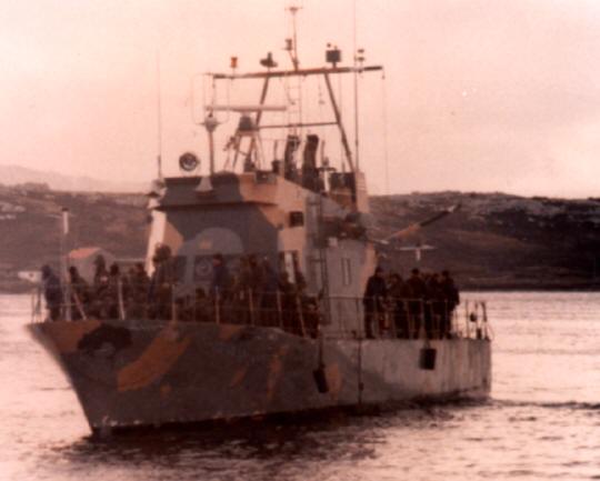 Foto del GC82 navegando en las Malvinas, durante el Conflicto del Atl&aacute;ntico Sur - Fuente: Jorge Mu&ntilde;oz