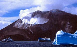 Foto del volcán de la isla Zavodovski - Fuente: D. Malan
