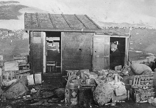 Foto del refugio "Teniente Esquivel" (Islas Sandwich del Sur) - Fuente: Dto. Estudios Históricos Navales