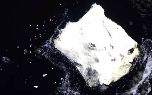 Foto satelital de la isla Blanco (Sandwich del Sur) - Fuente: NASA - Advanced Spaceborne Thermal Emission and Reflection Radiometer (ASTER)
